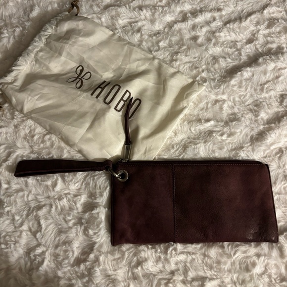 Hobo Burgundy Wine Vida Soft Leather Wristlet & Dust Bag - Picture 2 of 9